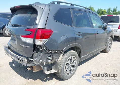 2022 Subaru Forester Premium z USA, uszkodzony, nr VIN JF2SKADC6NH434706